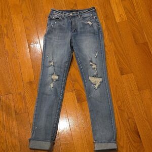 Judy Blue Distressed Boyfriend Jeans in Blue